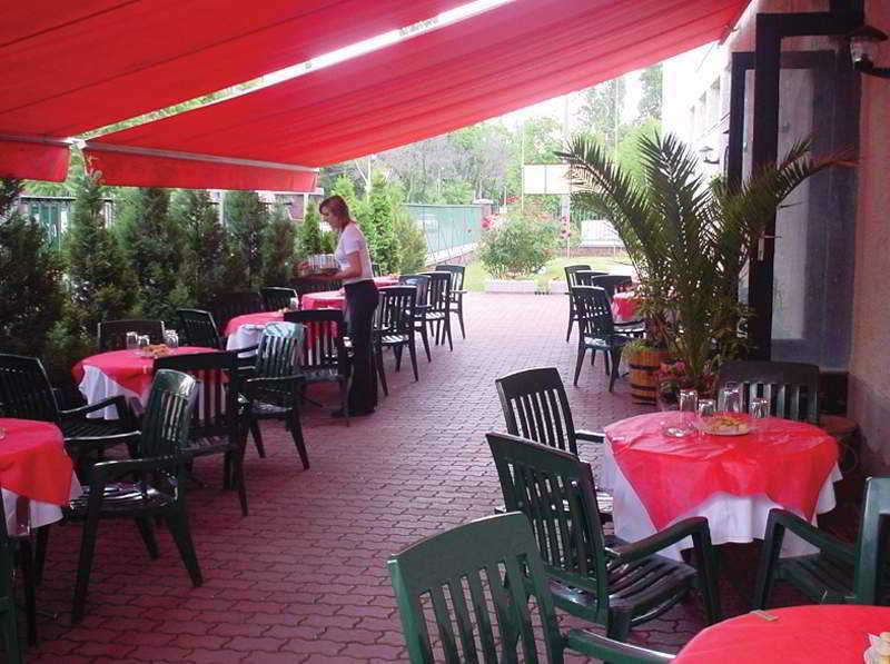 布达佩斯里拉酒店 餐厅 照片