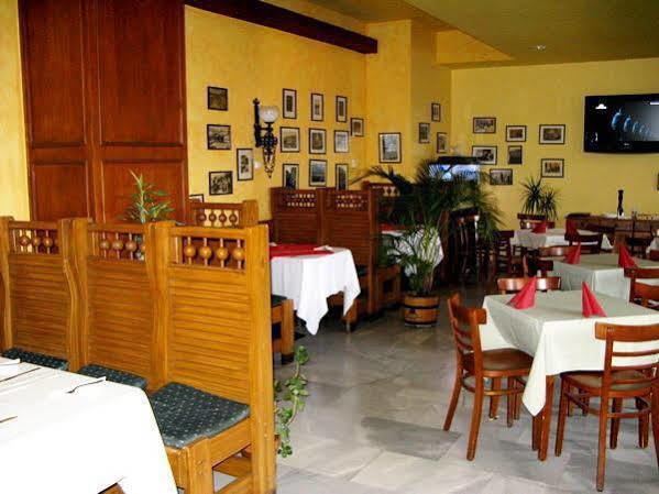 布达佩斯里拉酒店 餐厅 照片